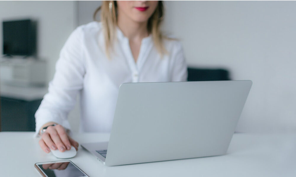 Mantén tu currículum actualizado para encontrar trabajo rápido
