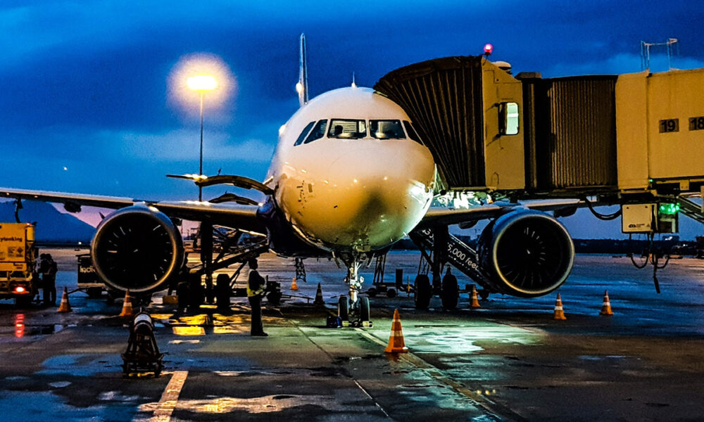 Sector de la aviación, uno de los más afectados por el coronavirus