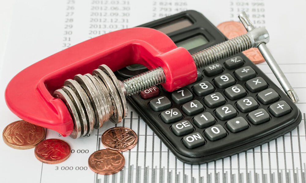 ¿Por qué son importantes los intereses en la economía?