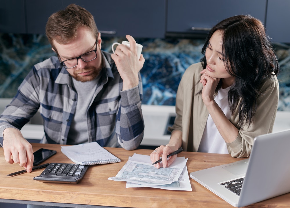 El impuesto sobre el patrimonio debe calcularse de forma individual. En el caso de los matrimonios, los importes de los bienes se dividen entre 2