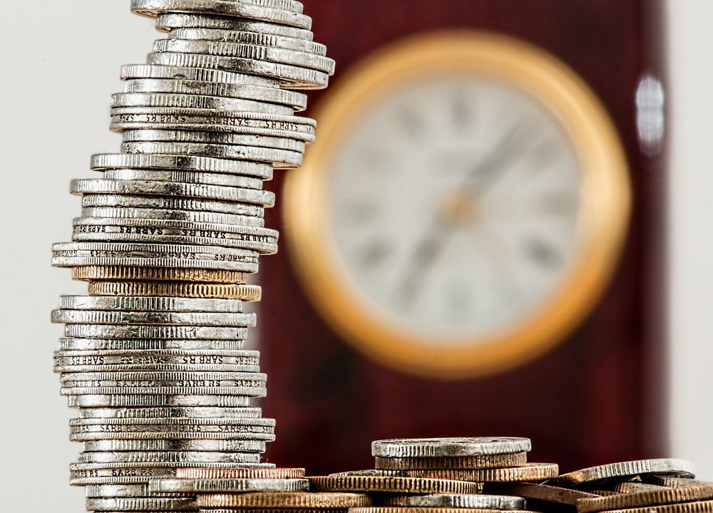 Dentro de los métodos de ahorro encontramos comprar solo lo necesario y quitarse de comer fuera de casa
