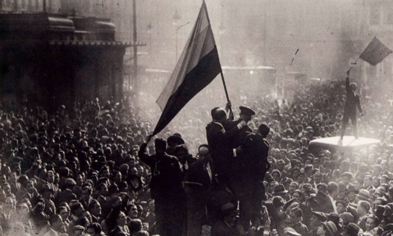 Los años 30 en España se caracterizaon por la Segunda República